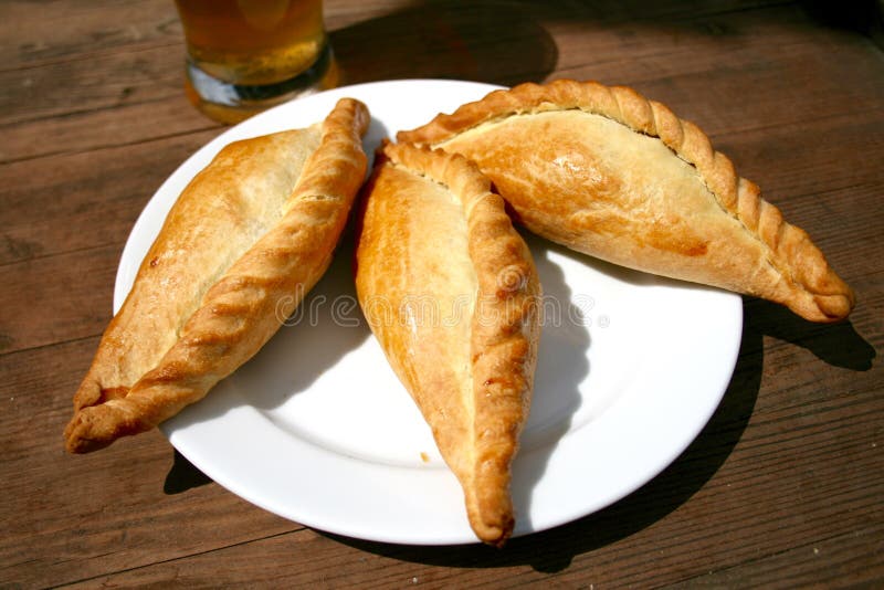 Kibinai, alimento lituano tradizionale immagini stock Kibinai, alimento lituano tradizionale immagini stock