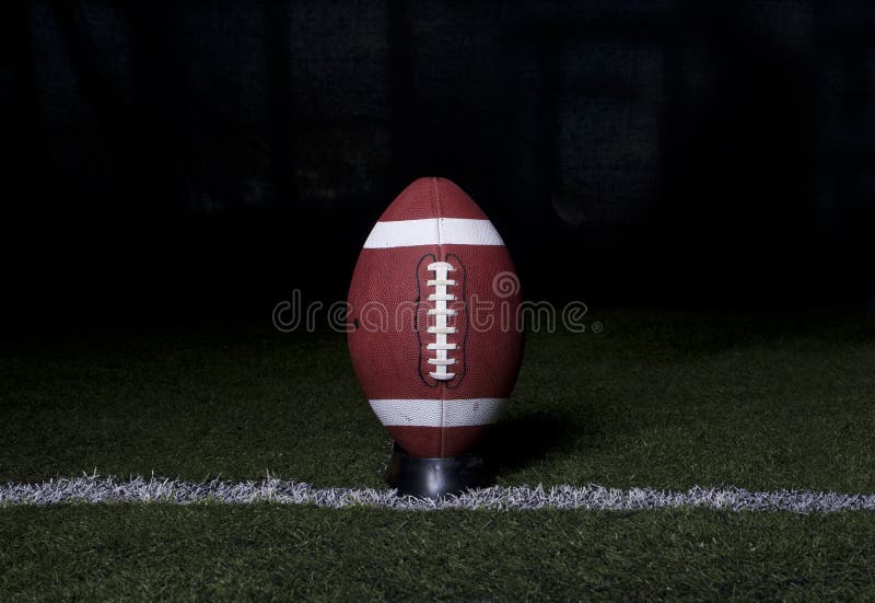 Fileiras De Bolas Do Futebol Americano Na Experiência No Times