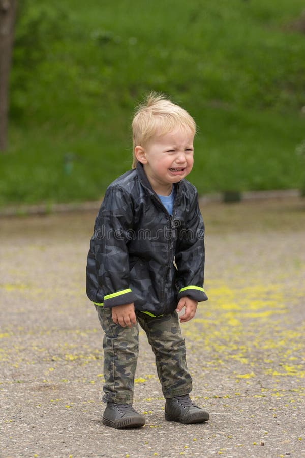 Kid crying very loud stock images Kid crying very loud stock images