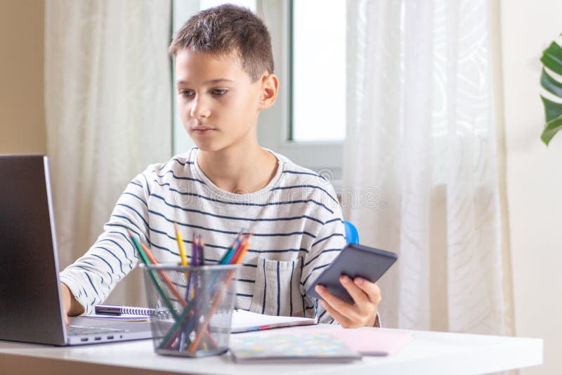 Teen boy distracting from online lesson and playing video games, scrolling  phone. Learning difficulties, online education, entertainment at home Stock  Photo - Alamy