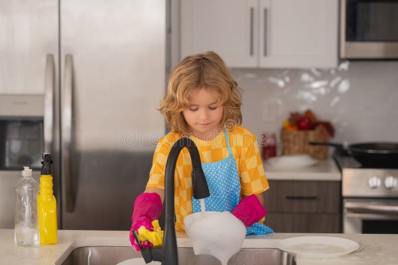 Clean Washed Dishes Dishwashing Liquid Foam Kid Washing Dishes