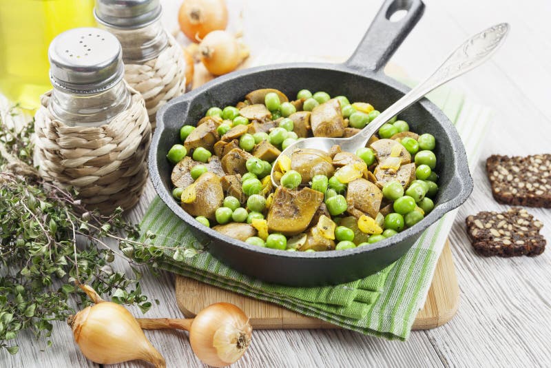 Kidneys with Green Peas and Curry Stock Image Image of beef, wood 50407551