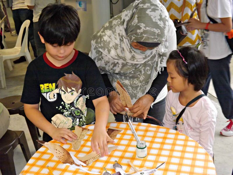 Kids doing arts and crafts stock photography Kids doing arts and crafts stock photography