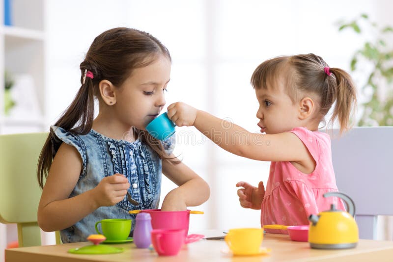Kids playing with plastic tableware royalty free stock photos Kids playing with plastic tableware royalty free stock photos