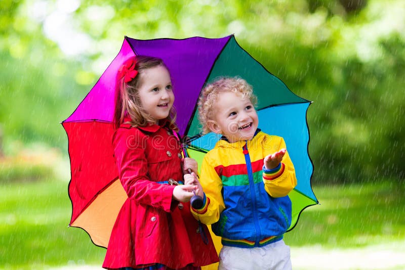 Kids playing in rain hi-res stock photography and images - Alamy