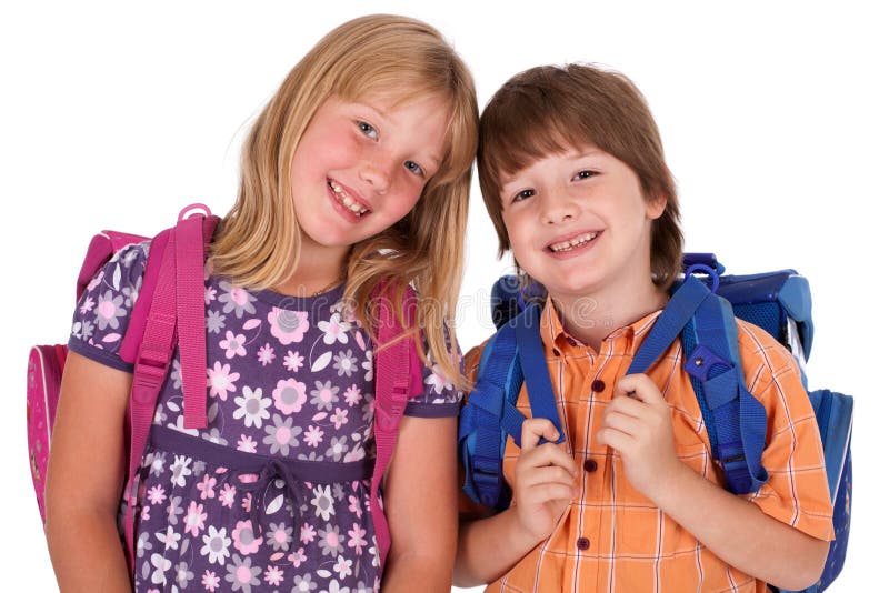Bambini in posa per il back to school tema su sfondo bianco.