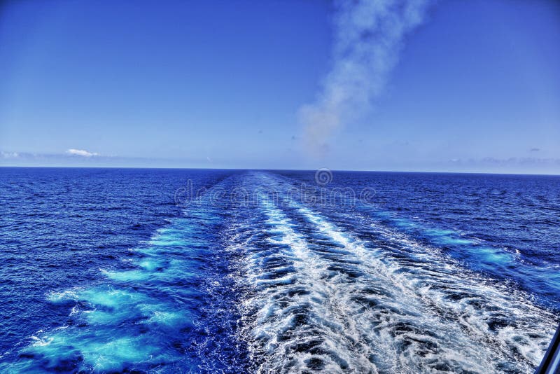 Kielzog van cruiseschip stock fotografie Kielzog van cruiseschip stock fotografie