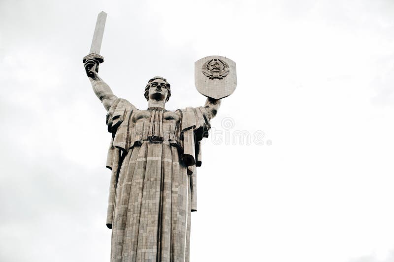 Kiev, Oekraïne - Desember 2018 Moederlandmonument - onderdeel van Museum of the Great Patriotic War stock foto Kiev, Oekraïne - Desember 2018 Moederlandmonument - onderdeel van Museum of the Great Patriotic War stock foto
