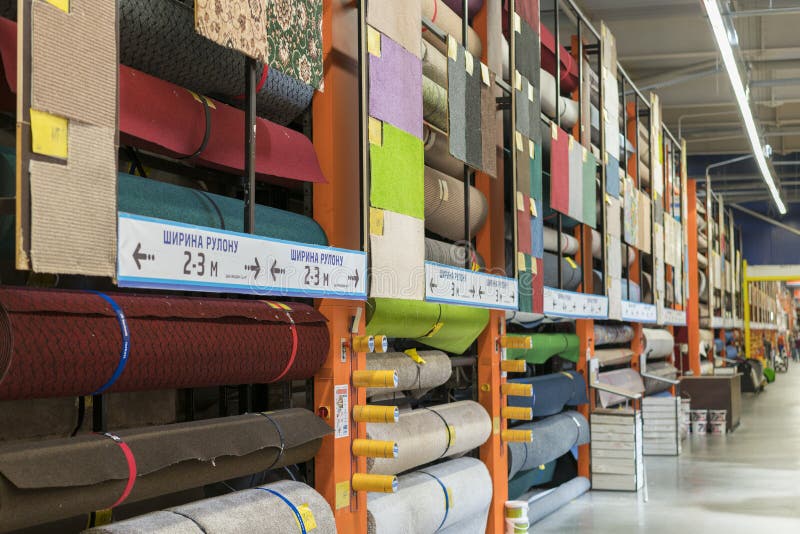 Kiev, Ucraina 19 luglio 2019 vendita! Assortimento dei tappeti differenti in deposito Fine in su Vendita dei tappeti nel deposito immagini stock Kiev, Ucraina 19 luglio 2019 vendita! Assortimento dei tappeti differenti in deposito Fine in su Vendita dei tappeti nel deposito immagini stock