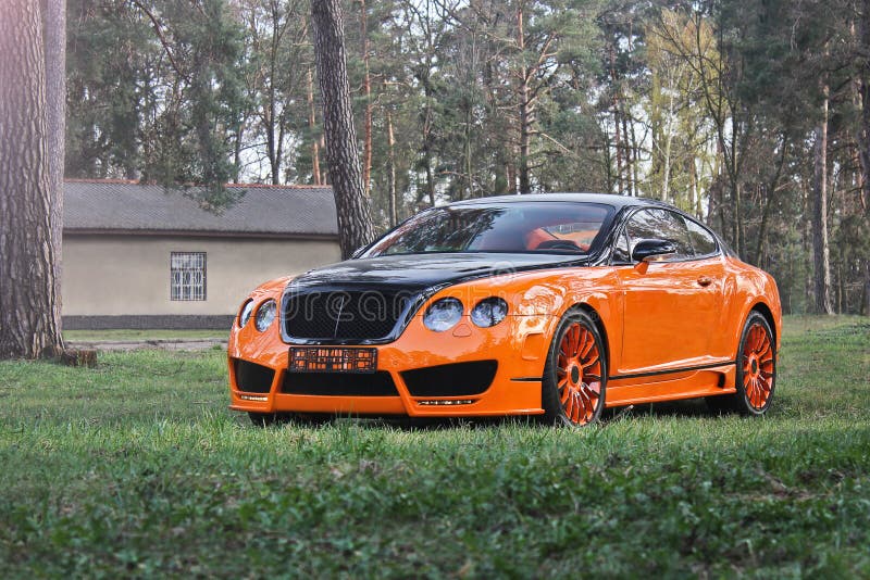 Kiev, Ucrânia; 10 de abril de 2015 Bentley GT continental foto de stock royalty free Kiev, Ucrânia; 10 de abril de 2015 Bentley GT continental foto de stock royalty free