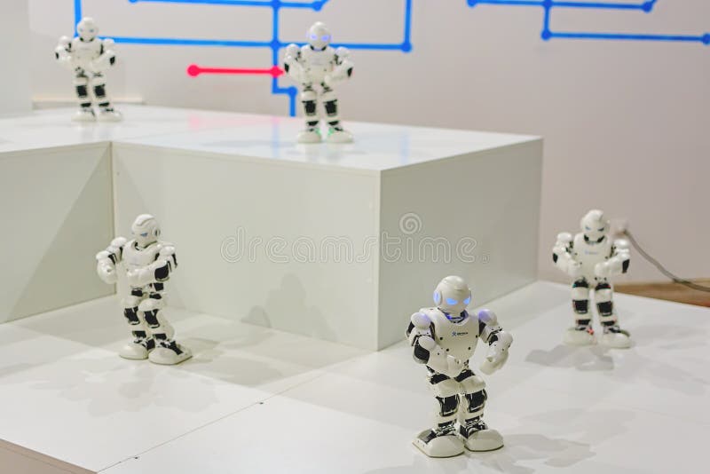 Robot dance : 6 782 images, photos de stock, objets 3D et images