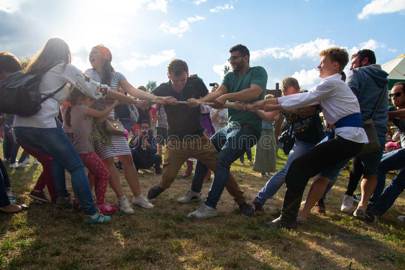 Kiev, Ukraine - July 06, 2017: Men and girls compete in tug of war on the traditional holiday of Ivan Kupala royalty free stock photos Kiev, Ukraine - July 06, 2017: Men and girls compete in tug of war on the traditional holiday of Ivan Kupala royalty free stock photos