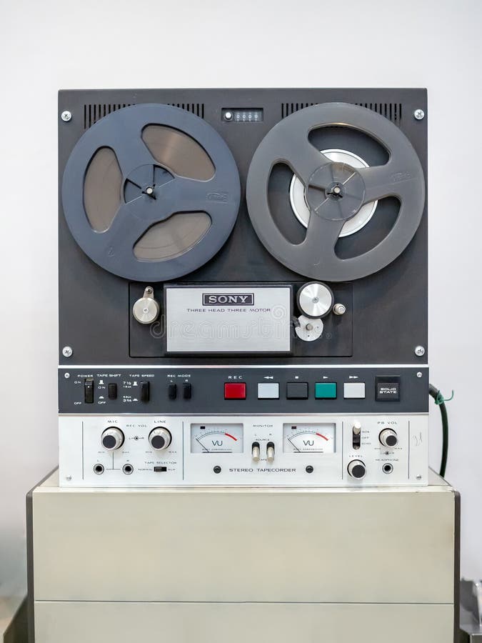 https://thumbs.dreamstime.com/b/kiev-ukraine-july-vintage-sony-professional-reel-to-reel-tape-recorder-vintage-sony-professional-reel-to-reel-tape-recorder-229244947.jpg