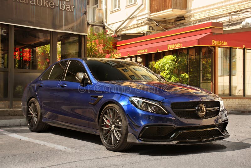 Kiev, Ukraine - 3 mai 2019 : Mercedes Brabus bleue gar?e dans la ville photos libres de droits Kiev, Ukraine - 3 mai 2019 : Mercedes Brabus bleue gar?e dans la ville photos libres de droits