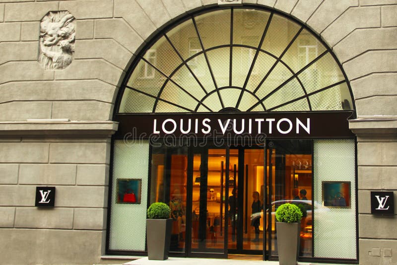 Louis vuitton place vendome hi-res stock photography and images - Alamy