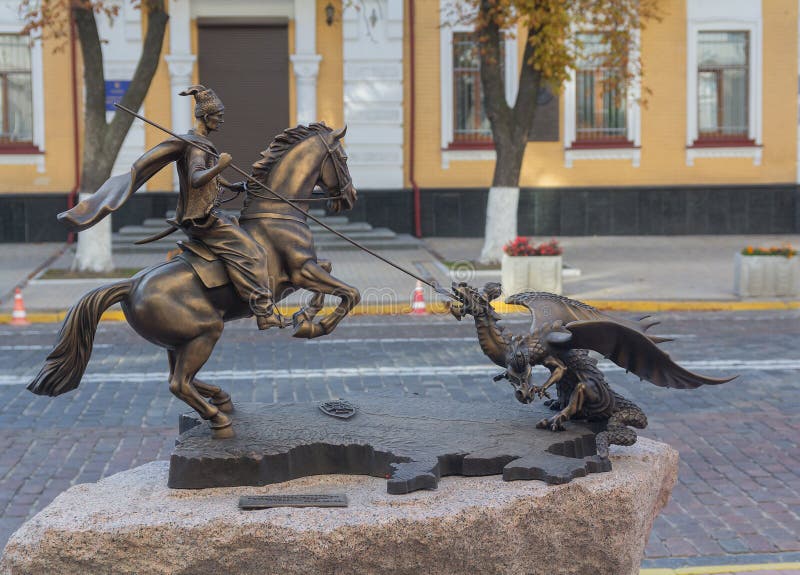 Kiev, Ukraine - 17 septembre 2015 : Le monument aux défenseurs de l'intégrité nationale de l'Ukraine a péri localisé près du le photographie stock libre de droits Kiev, Ukraine - 17 septembre 2015 : Le monument aux défenseurs de l'intégrité nationale de l'Ukraine a péri localisé près du le photographie stock libre de droits
