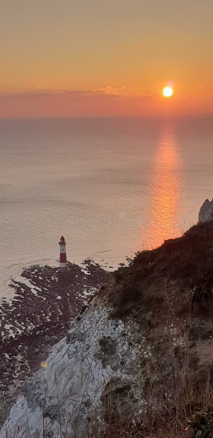 Kiezelachtige hoofdvuurtoren, Eastbourne, Sussex Zonsondergang royalty-vrije stock foto's Kiezelachtige hoofdvuurtoren, Eastbourne, Sussex Zonsondergang royalty-vrije stock foto's