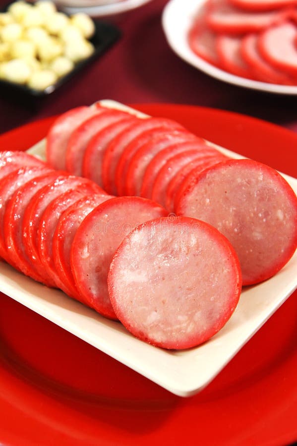 Kiełbasiany Plasterek Odizolowywający Na Bielu Salami Odgórny Widok Obraz Stock Obraz złożonej