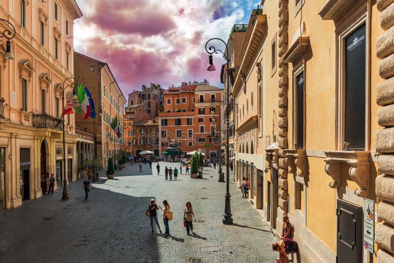 Piazza Di San Lorenzo in Lucina Redactionele Afbeelding - Image of  koolsteen, oriëntatiepunt: 211958395