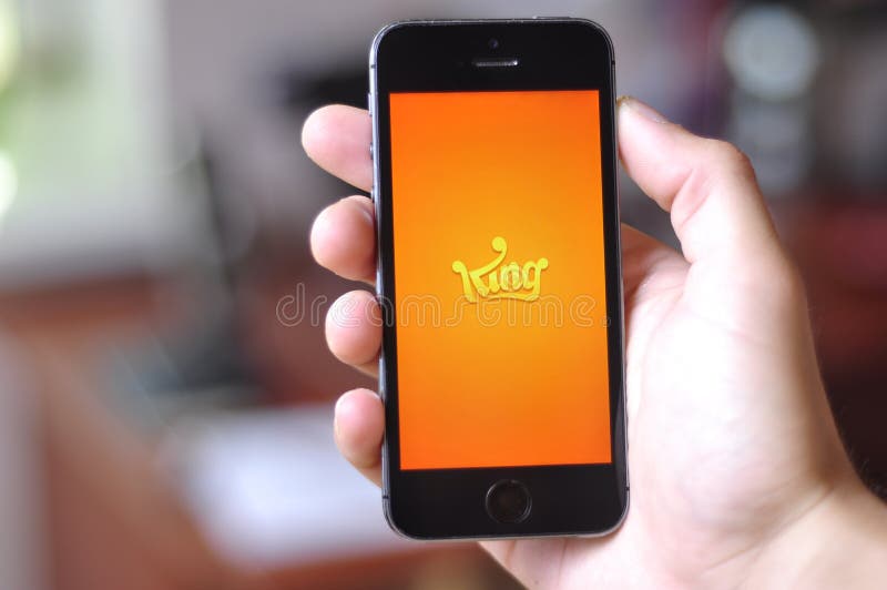 Kijów Ukraina, Lipiec, - 8, 2019: otwiera app zdjęcie stock Kijów Ukraina, Lipiec, - 8, 2019: otwiera app zdjęcie stock