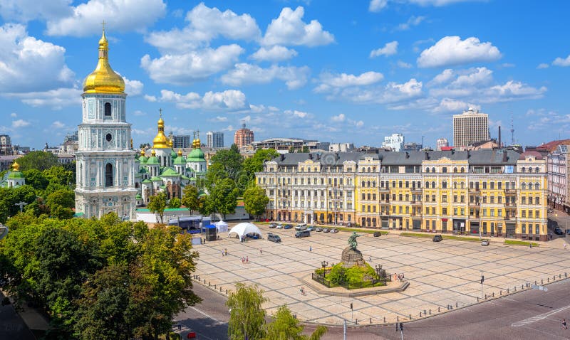 Kijów, Ukraina, miasto widok z St Sophia kopuły złotą katedrą