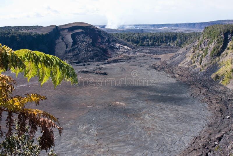 Kilauea Iki und Kilauea Kessel stockfotografie Kilauea Iki und Kilauea Kessel stockfotografie