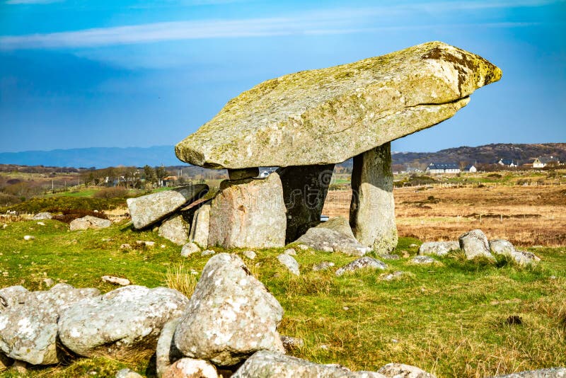 lluvamir dolmen lluvamir dolmen