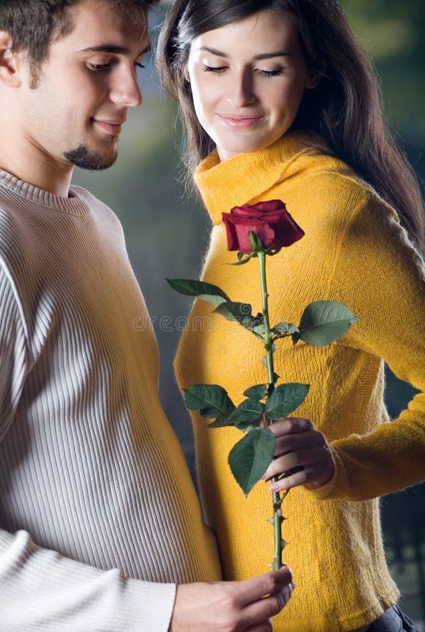 kilka daktylowej romantycznej wesołą różę uśmiechnięci young obraz royalty free kilka daktylowej romantycznej wesołą różę uśmiechnięci young obraz royalty free