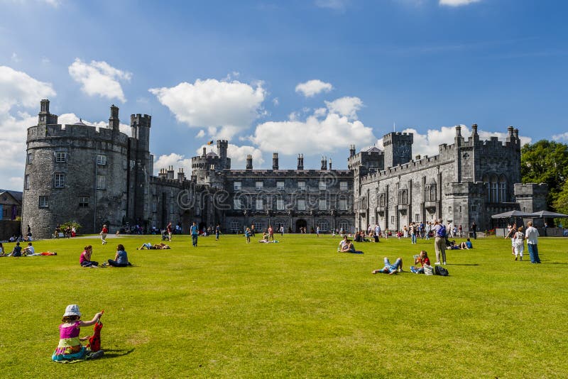 Kilkenny kasztel i ogródy, Kilkenny, Irlandia zdjęcie royalty free Kilkenny kasztel i ogródy, Kilkenny, Irlandia zdjęcie royalty free