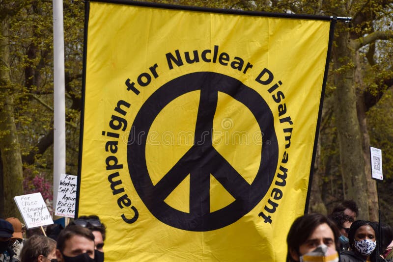 CND Garland pendientes campaña para el desarme nuclear pendientes frente a frente