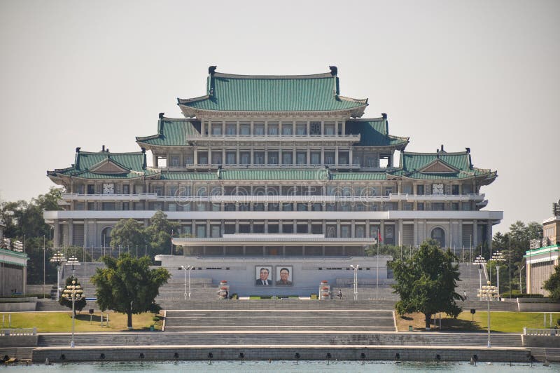 Kim Il Sung Paleis op het Kim Il Sung Plein royalty-vrije stock foto's