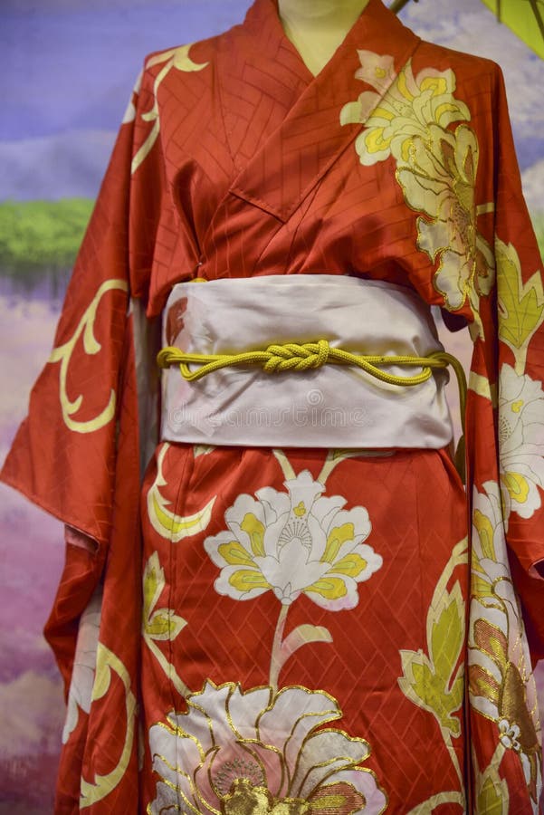 Kimono Vestido Tradicional Del Japonés Para Las Mujeres Con Las Decoraciones Imagen de archivo - Imagen de oriente, japonés: 117777185 Kimono Vestido Tradicional Del Japonés Para Las Mujeres Con Las Decoraciones Imagen de archivo - Imagen de oriente, japonés: 117777185