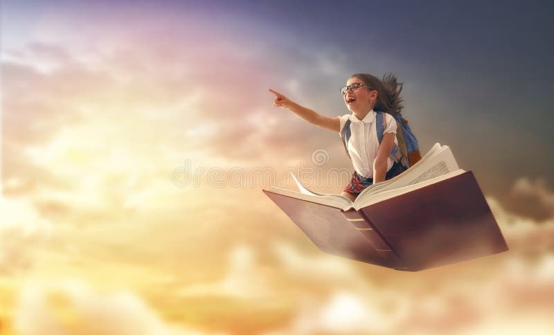 Kind die op het boek vliegen