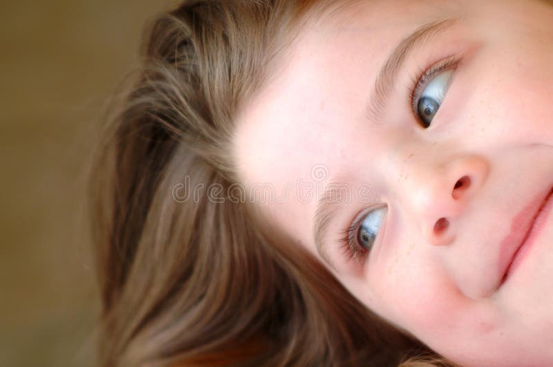 Kind-Eckmädchen lizenzfreie stockfotos Kind-Eckmädchen lizenzfreie stockfotos