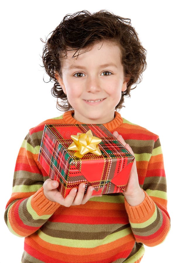 Kind mit einem Geschenkkasten