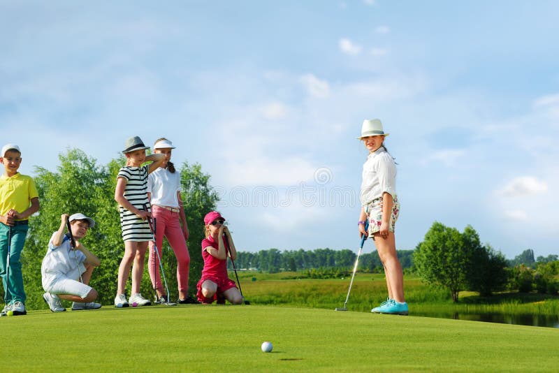 Kinder, die Golf spielen stockbild. Bild von golf, praxis 61268677