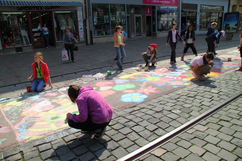 Kinder malen stockfoto