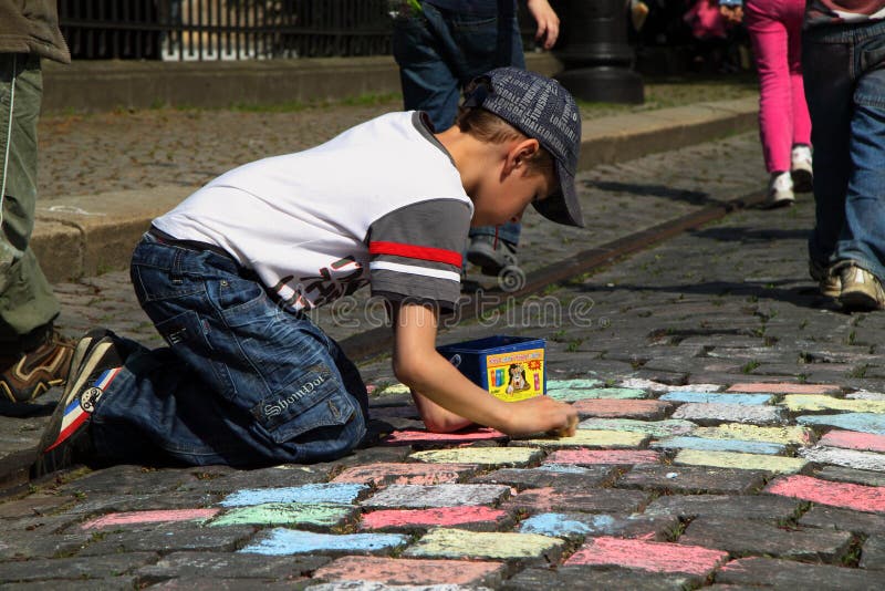 Kinder malen stockfoto