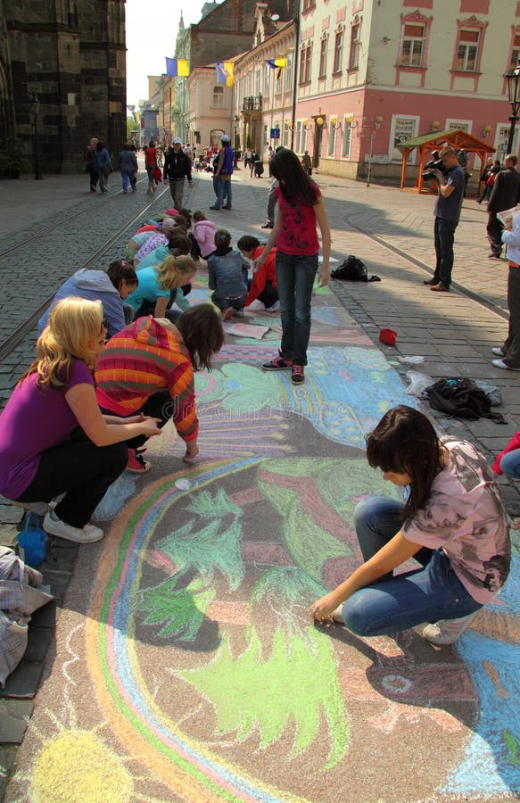 Kinder malen lizenzfreies stockfoto