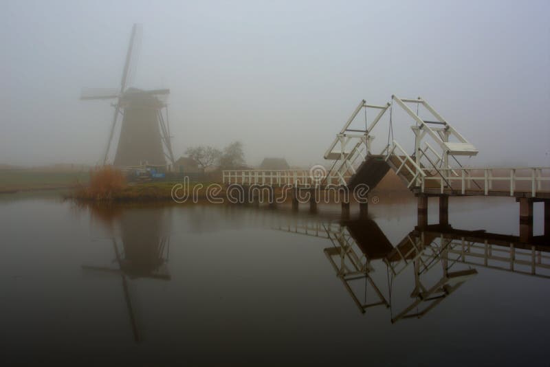 Kinderdijk, odbicie wiatraczek zdjęcie stock Kinderdijk, odbicie wiatraczek zdjęcie stock