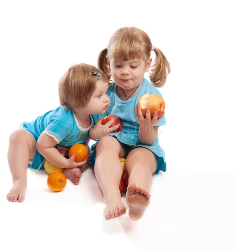 Kinderen die appelen eten royalty-vrije stock afbeelding Kinderen die appelen eten royalty-vrije stock afbeelding