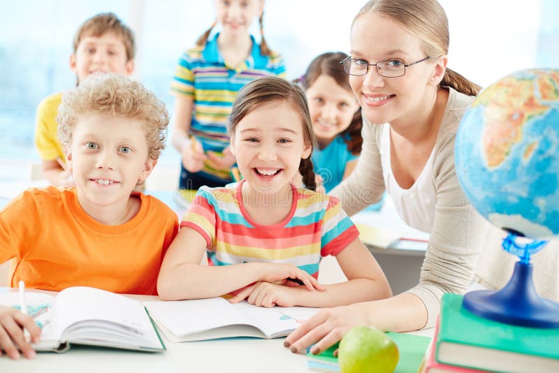 Kinderen het bestuderen stock fotografie Kinderen het bestuderen stock fotografie