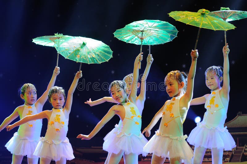 Kinderen in het het presteren dansdrama royalty-vrije stock afbeelding Kinderen in het het presteren dansdrama royalty-vrije stock afbeelding