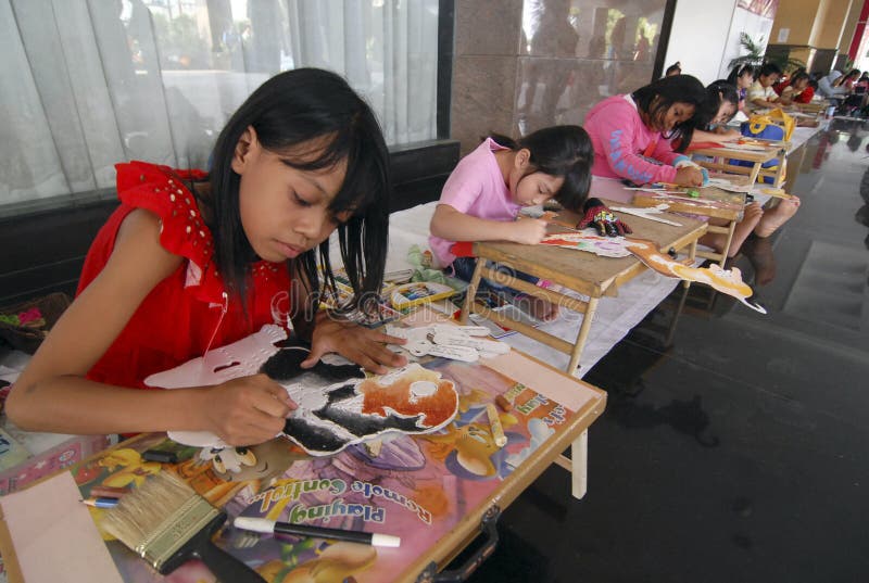 KINDEREN VAN DE BEVOLKING VAN INDONESIË royalty-vrije stock fotografie KINDEREN VAN DE BEVOLKING VAN INDONESIË royalty-vrije stock fotografie