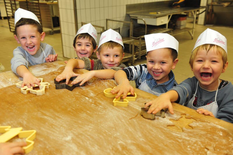 Kindergartenweihnachtsplätzchen lizenzfreie stockbilder Kindergartenweihnachtsplätzchen lizenzfreie stockbilder