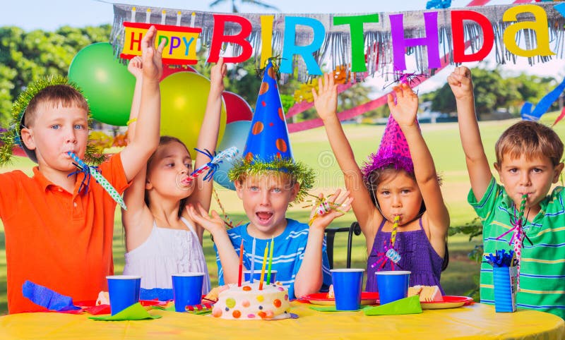 Kindergeburtstagsfeier lizenzfreie stockbilder Kindergeburtstagsfeier lizenzfreie stockbilder