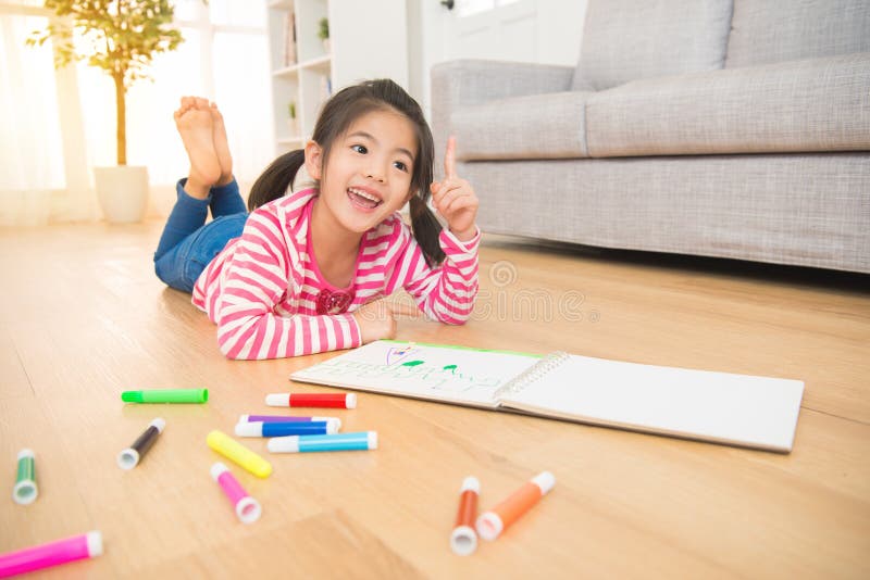 Kinderkinderdas träumen erhielt irgendeine neue Idee lizenzfreies stockfoto