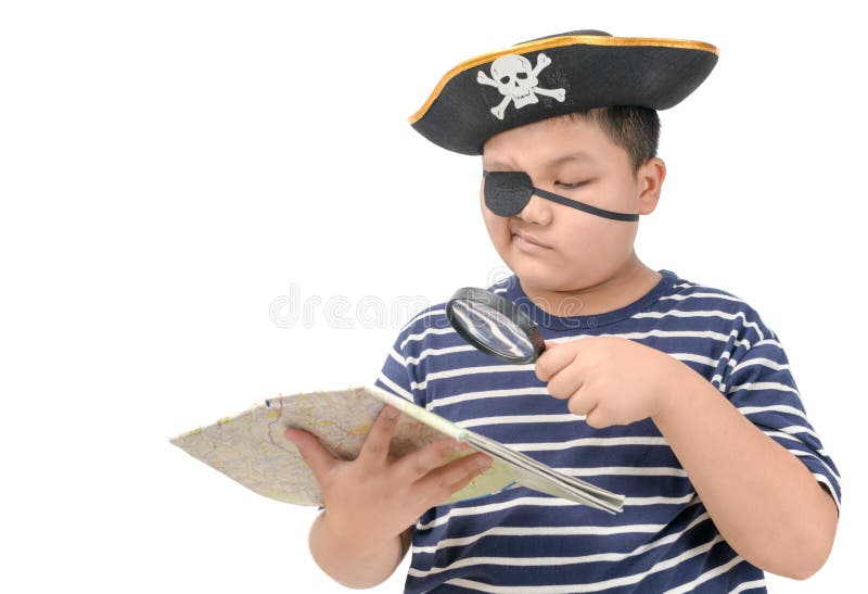 Kinderpirat unter Verwendung der Lupe, zum der Karte anzusehen stockbilder Kinderpirat unter Verwendung der Lupe, zum der Karte anzusehen stockbilder