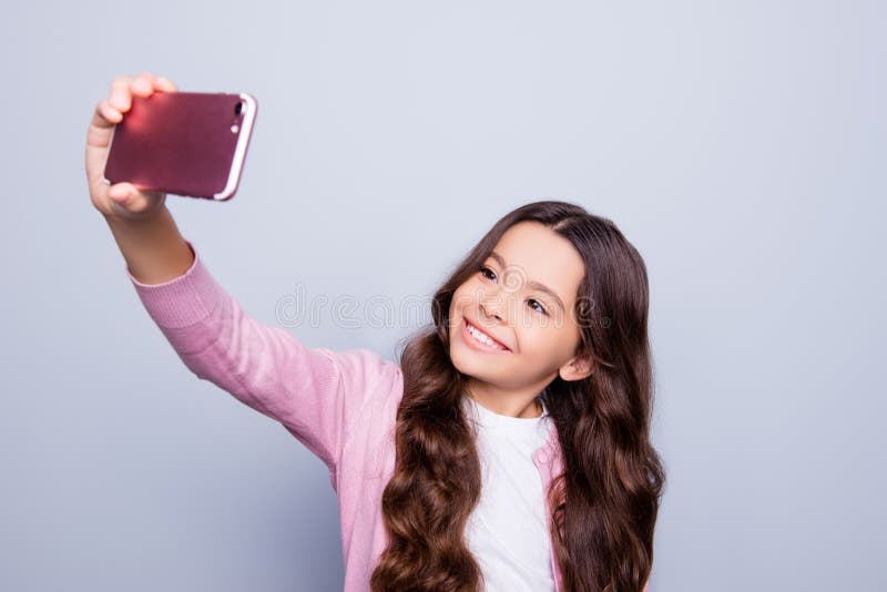 Kindheit, Sucht zu den Selbstschüssen, Telefon, Technologie, Inter- lizenzfreies stockbild Kindheit, Sucht zu den Selbstschüssen, Telefon, Technologie, Inter- lizenzfreies stockbild