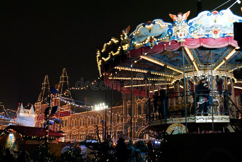 Kindkarussell- und Cristmas-Lichter lizenzfreie stockfotos Kindkarussell- und Cristmas-Lichter lizenzfreie stockfotos
